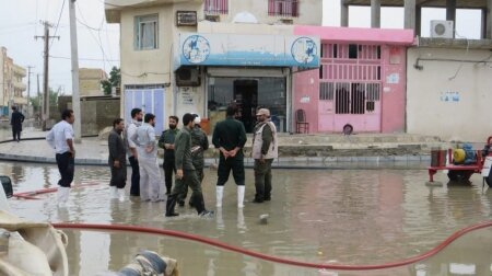 امدادرسانی رزمندگان نیروی دریایی سپاه به مناطق سیل زده چابهار و کنارک
