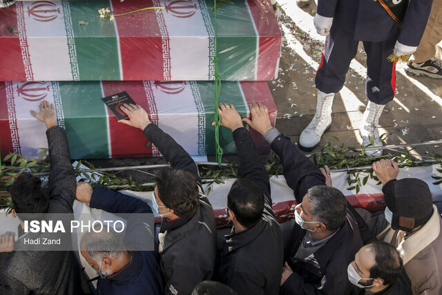 تشییع پیکر ۳ شهید گمنام دوران دفاع مقدس در کرمانشاه