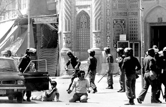 مقاله توهین آمیز روزنامه اطلاعات به یک رهبر سیاسی