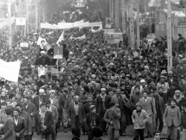 مقاله توهین آمیز روزنامه اطلاعات به یک رهبر سیاسی