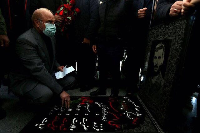 ادای احترام رئیس مجلس به شهدای گمنام شهرستان کوار ادای احترام رئیس مجلس به شهدای گمنام شهرستان کوار