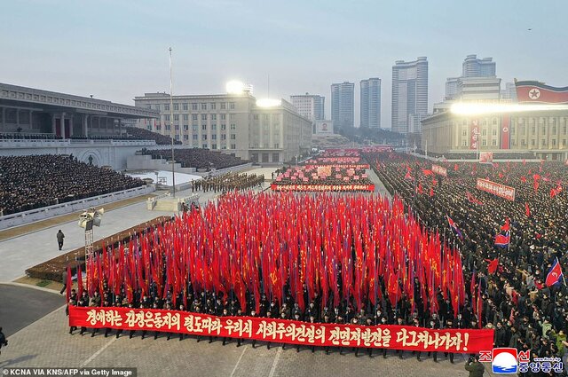 تجمع هزاران نفری کره شمالی‌ها در حمایت از توسعه ارتش 