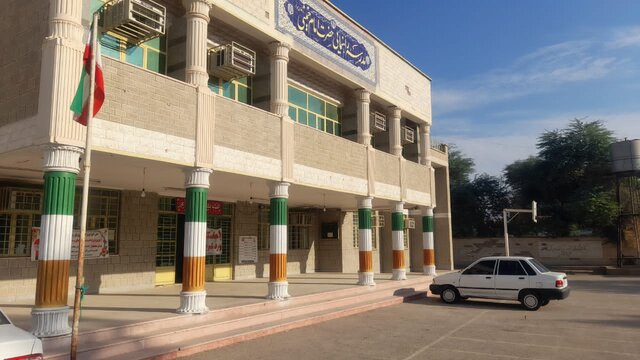 مدرسه سنگی 12 کلاسه ساخت شده در سال 1386 در مسجد سلیمان