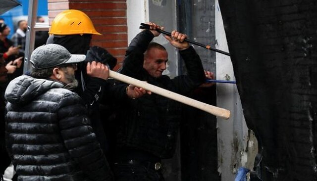 حمله به مقر حزب اپوزیسیون در آلبانی
