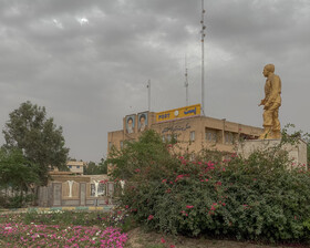 اداره پست امانیه در کوی تختی اهواز و در خیابان فلسطین، خیابان فاطمی واقع شده است. از لحاظ موقعیت جغرافیایی این مکان در نزدیکی استانداری خوزستان و بیمارستان رازی قرار گرفته است.