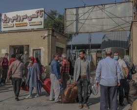 ایستگاه راهآهن جنوب که در سال ۱۳۰۶ به عنوان جزئی از راهآهن سراسری ایران افتتاح شده است در نزدیکی میدان هجرت قرار گرفته و روزانه شاهد رفت و آمد مسافرین زیادی است.