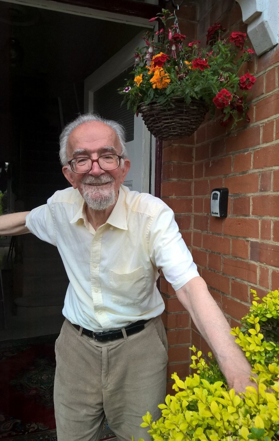 چند سال پیش از اینکه محمود کیانوش برود