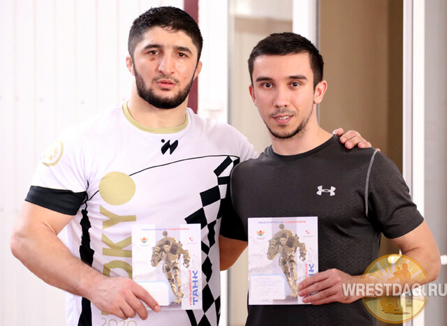 تصویر تانک روس روی جلد کتاب های درسی در روسیه