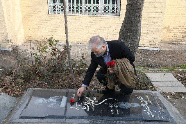 عظیمی بر سر مزار هنرمندان پیشکسوت رفت