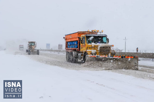 ویدئو / انسداد جاده‌ای در چند استان به دلیل برف و کولاک