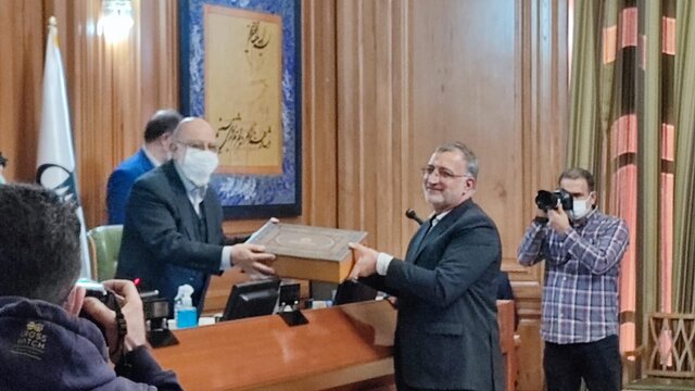 عکس آرشیوی است زاکانی لایحه بودجه ۱۴۰۱ شهرداری تهران را به شورای شهر تقدیم کرد