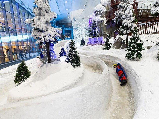 اسنوبرد در پیست اسکی دبی