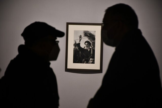 خوانش تاریخی از هنر انقلاب در موزه هنرهای معاصر