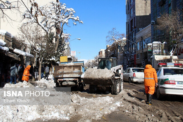 آماده‌باش ۱۰ هزار نیروی ثابت خدمات‌ شهری برای برف‌روبی/ تردد روان در معابر 