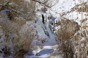 ایران زیباست؛ آبشار یخی «گنجنامه»