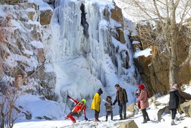 ایران زیباست؛ آبشار یخی «گنجنامه»