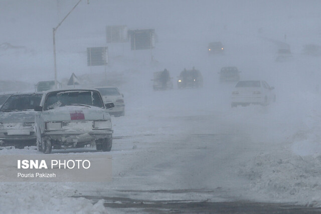 عکس آرشیوی است. هشدارِ برف و کولاک و انسداد جادهها / افزایش آلودگی هوا تا حد ناسالم برای همه