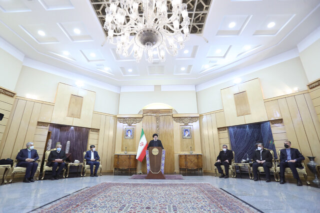 تهران و مسکو میتوانند در جهت شکست سلطه دلار بر روابط پولی و بانکی گام بردارند تهران و مسکو میتوانند در جهت شکست سلطه دلار بر روابط پولی و بانکی گام بردارند