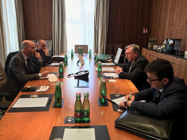 دیدار و گفتوگوی روسای هیاتهای روسیه و آمریکا در مذاکرات وین