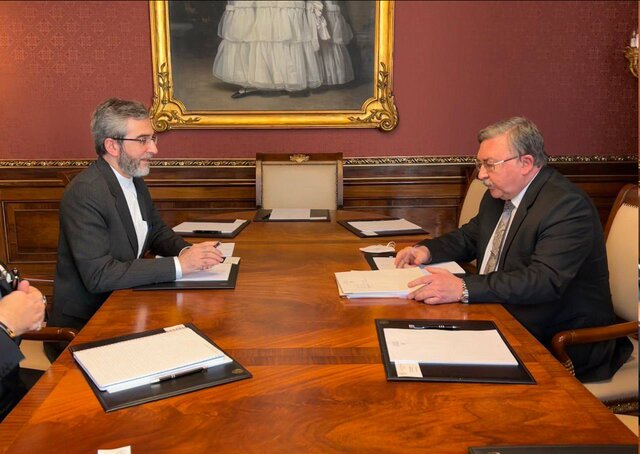 نشست دوجانبه باقری و اولیانوف در وین نشست دوجانبه باقری و اولیانوف در وین