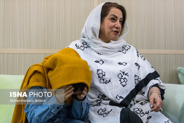 مادری برای دخترانی که معنی «تولد» را نمیدانستند