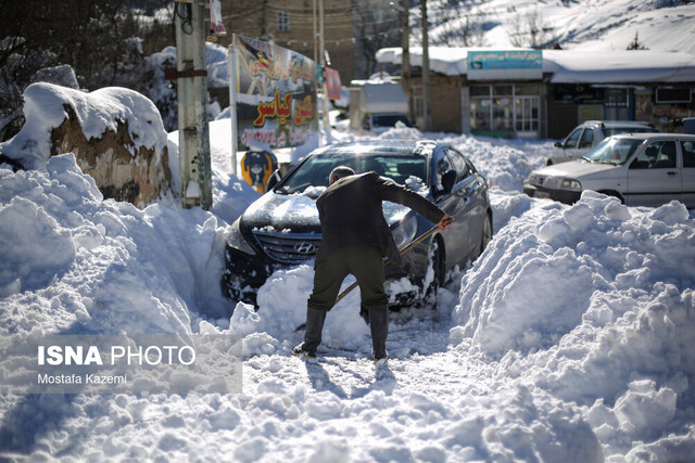 برف و کولاک راه ۱۲۰ روستا را در آذربایجان شرقی بسته است