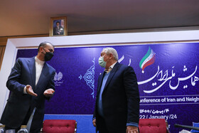 یحیی رحیم صفوی مشاور مقام معظم رهبری و امیر عبدالهیان وزیر امور خارجه در همایش ملی ایران و همسایگان