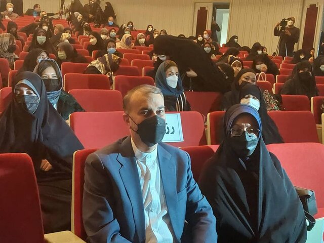 برگزاری مراسم بزرگداشت روز زن با حضور وزیر امور خارجه برگزاری مراسم بزرگداشت روز زن با حضور وزیر امور خارجه