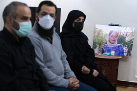 تصویری از زنده‌یاد مهشادکریمی در منزل خانواده خبرنگار فقید ایسنا