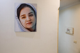 تصویری از زنده‌یاد ریحانه یاسینی در منزل خانواده خبرنگار فقید ایرنا