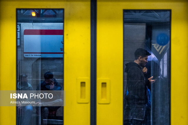 فاصله حرکت قطارهای خط ۳ متروی تهران در روزهای تعطیل کاهش یافت فاصله حرکت قطارهای خط ۳ متروی تهران در روزهای تعطیل کاهش یافت