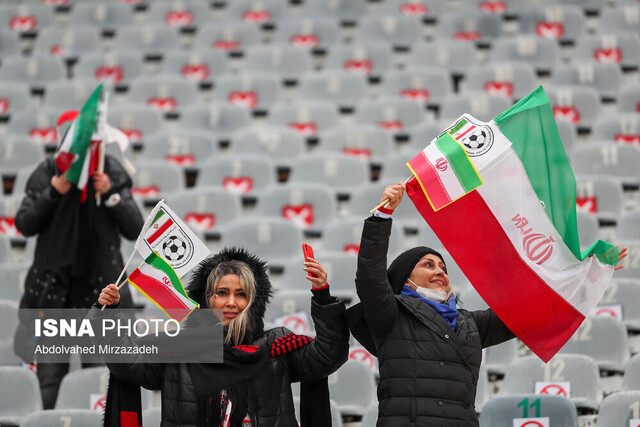 هوای خوب آزادی در روز برفی تهران/ شور و شوق عراقیها از بازی با ایران + فیلم هوای خوب آزادی در روز برفی تهران/ شور و شوق عراقیها از بازی با ایران + فیلم