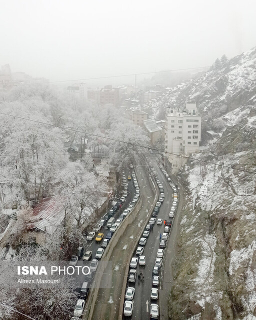 بارش برف در برخی محورهای مواصلاتی زنجان و لغزنده بودن جاده‌ها