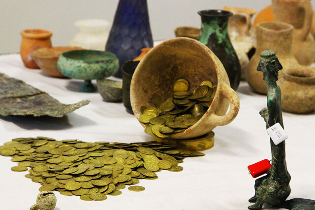 تصاویر آثار تاریخی کشفشده از قاچاقچیان