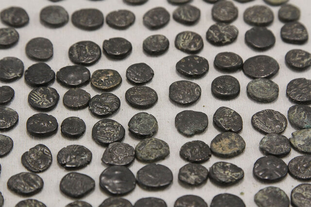 تصاویر آثار تاریخی کشفشده از قاچاقچیان