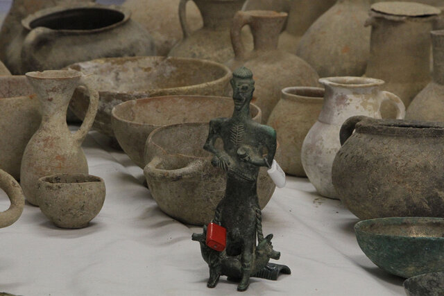 تصاویر آثار تاریخی کشفشده از قاچاقچیان