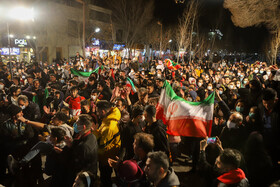 جمعی از مردم اصفهان پس از پیروزی تیم ملی فوتبال ایران با عراق و صعود به جام جهانی ۲۰۲۲ قطر به خیابان‌ها آمدند و شادی کردند.