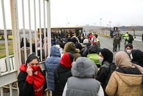 لحظه ورود تماشاگران زن ایرانی به ورزشگاه آزادی در دیدار ایران و عراق