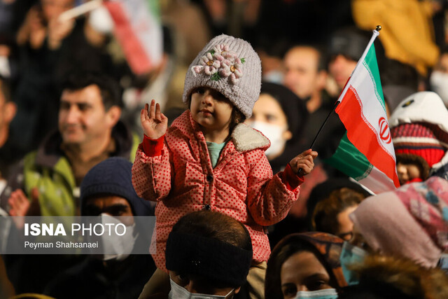 از خاک وطن نمیگذریم از خاک وطن نمیگذریم