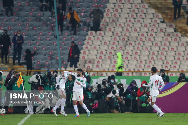 شاهرخی: هر بازیکنی که علیه مربی صحبت کند، باید اخراج شود شاهرخی: هر بازیکنی که علیه مربی صحبت کند، باید اخراج شود