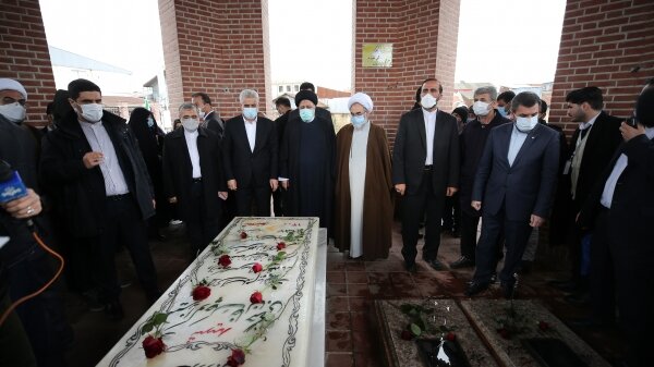 حضور رئیسجمهور بر مزار میرزا کوچک خان جنگلی