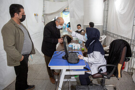 در مجموع بیش از یک میلیون و ششصد هزار دز واکسن کرونا در استان قم تزریق شده است که این میزان با توجه به شامل بودن هر سه دوز واکسن تنها 48 درصد واکسیناسیون کامل برای رسیدن به ایمنی را تشکیل می دهد. قم در امر واکسیناسیون کرونا آخرین استان کشور است.