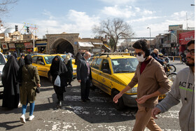 با رعایت کردن پروتکل های بهداشتی و استفاده از ماسک در مراجعه به مراکز شلوغ در شهر می توان شاهد کاهش میزان بستری ها بود.