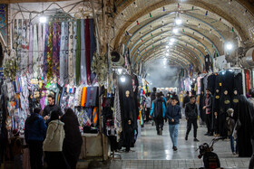 متاسفانه برخی از کسبه اطراف حرم کریمه اهل بیت(ع) که با زائران بسیاری از شهرها و کشورهای مختلف  در ارتباط هستند از ماسک استفاده نمی کنند.