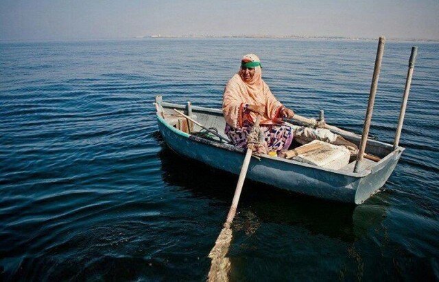 صدور مجوز برای زنان ماهیگیر جزیره هنگام صدور مجوز برای زنان ماهیگیر جزیره هنگام
