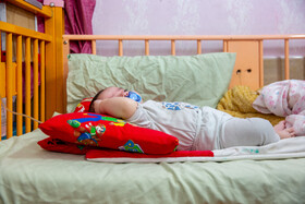 تب شدید، سرفه، اسهال و علائم دیگر مشترک در بیماری کرونا و آنفولانزا این روزها کودکان زیادی را در بیمارستان کودکان قم بستری کرده است