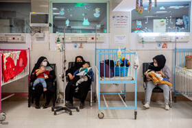 بخش اورژانس بیمارستان کودکان قم در این روزها مملو از مراجعه کنندگان است