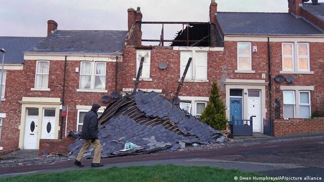طوفان در شمال اروپا قربانی گرفت/ قطعی گسترده برق و اختلال در تردد