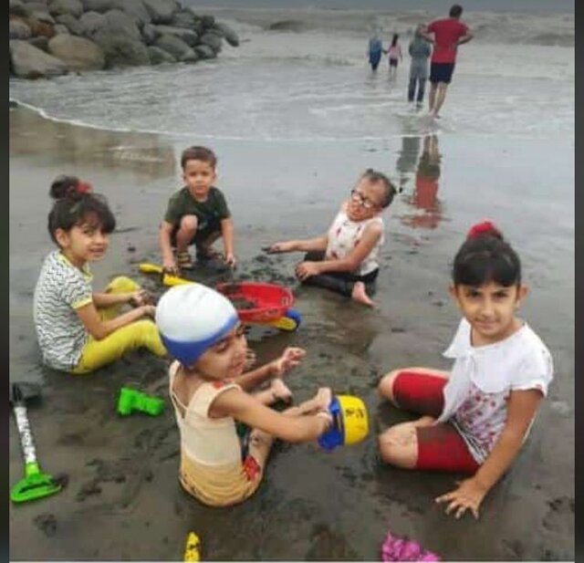 بازی معلولان در ساحل قبل از تخریب
