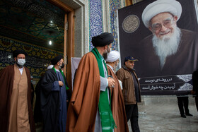 حضور مراجع، علما و مردم در مسجد امام حسن عسگری (ع) برای تسلیت رحلت آیت الله صافی گلپایگانی 18